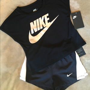 NWT Nike Girls Shirt/Short set Size 4 (3-4 yrs)